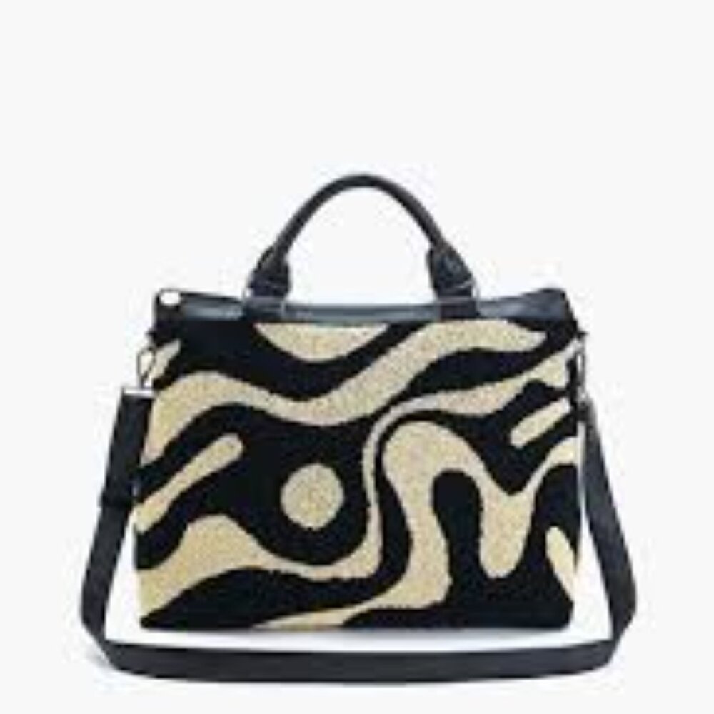 Chic Black and Cream Patterned Handbag - Picture 3 of 3
